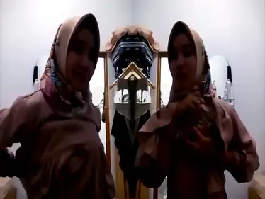 Bokep Jilbab Tobrut Memek Tembem Brutal Ganas Hot poster