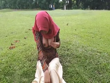 Nekat Buka Bukaan Depan Umum Hijabers Berani poster